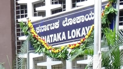 The Lokayukta sleuths swooped down on 30 locations belonging to the six officers in a pre-dawn raid. (HT) The Lokayukta sleuths swooped down on 30 locations belonging to the six officers in a pre-dawn raid. (HT)
