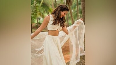 Pooja chose gold and emerald jewellery to add colour to her chic ivory look. She wore a heavy Polki choker necklace, chunky bracelets, and a statement ring. In the end, she completed the traditional look with high heels, a nude-coloured manicure, and a centre-parted open wavy hairdo styled with crown braids on both sides. (Instagram) Pooja chose gold and emerald jewellery to add colour to her chic ivory look. She wore a heavy Polki choker necklace, chunky bracelets, and a statement ring. In the end, she completed the traditional look with high heels, a nude-coloured manicure, and a centre-parted open wavy hairdo styled with crown braids on both sides. (Instagram)