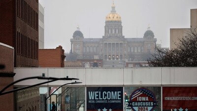 DES MOINES, IOWA - JANUARY 08: Light snow falls as a person uses the Skywalk system that connects buildings in downtown on January 08, 2024 in Des Moines, Iowa. Wintery weather forced Republican presidential candidates Nikki Haley and Vivek Ramaswamy to cancel campaign events in Iowa one week before the caucuses, the first Republican Party primary contest of the 2024 presidential election. (Getty Images via AFP) DES MOINES, IOWA - JANUARY 08: Light snow falls as a person uses the Skywalk system that connects buildings in downtown on January 08, 2024 in Des Moines, Iowa. Wintery weather forced Republican presidential candidates Nikki Haley and Vivek Ramaswamy to cancel campaign events in Iowa one week before the caucuses, the first Republican Party primary contest of the 2024 presidential election. (Getty Images via AFP)