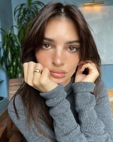 Model Emily Ratajkowski shows that the sugar plum makeup can be worn on casual days as well (Instagram) Model Emily Ratajkowski shows that the sugar plum makeup can be worn on casual days as well (Instagram)