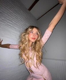 Singer Sabrina Carpenter excudes sugar plum fairy makeup (Instagram) Singer Sabrina Carpenter excudes sugar plum fairy makeup (Instagram)