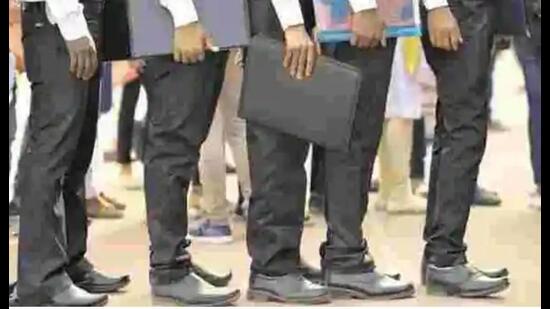 The state government, according to people in the know of things, has shortlisted a staggering around 500 applications for the 11 posts, over 50 of them for the post of chief information commissioner to fill all the vacant posts possibly by next month. (Pic for representation)