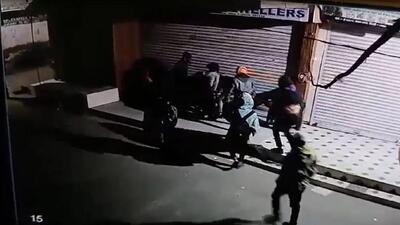 A screen grab of the CCTV footage of the gang breaking open the shutter of the jewellery shop in Loni’s Ram Vihar market. (HT Photo) A screen grab of the CCTV footage of the gang breaking open the shutter of the jewellery shop in Loni’s Ram Vihar market. (HT Photo)