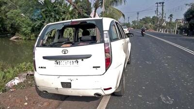 A vehicle belonging to the ED team was also attacked. (ANI) A vehicle belonging to the ED team was also attacked. (ANI)