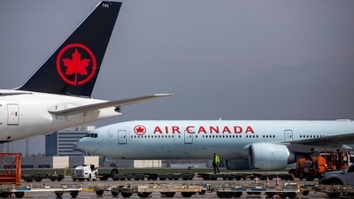 Man assaults family member: A few days ago, a 16-year-old traveler on an Air Canada flight assaulted a family member. The teen was taken into custody and then transported to the hospital for a medical examination. Additionally, it was reported that the family member received treatment for "minor physical injuries" sustained during the flight.&nbsp; (REUTERS)