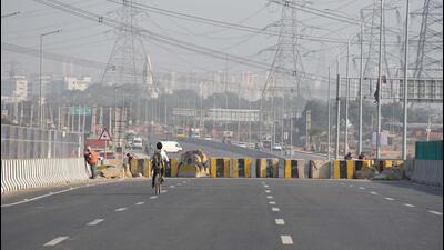 DS Dhesi, the state government’s principal advisor, asked NHAI to fully open the service road of the Dwarka expressway for motorists, which is now only open in parts. NHAI said it will be opened soon after the completion of a safety audit, which is currently underway. (Parveen Kumar/HT Photo) DS Dhesi, the state government’s principal advisor, asked NHAI to fully open the service road of the Dwarka expressway for motorists, which is now only open in parts. NHAI said it will be opened soon after the completion of a safety audit, which is currently underway. (Parveen Kumar/HT Photo)