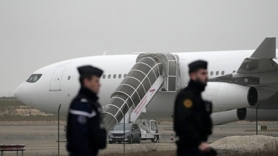 Shirtless man fights with co-passenger on Biman Bangladesh flight: In January 2023, a video surfaced on social media showing a physical altercation between two passengers on a Bangladesh flight. The video depicted a shirtless passenger engaged in a heated argument with another passenger seated in the front row of the flight.&nbsp; (File Photo)