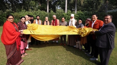 Prime Minister Narendra Modi presents chadar to a delegation of the Muslim community in presence of Union Minister of Minority Affairs Smriti Irani and the president of the Bharatiya Janata Party's (BJP) minority morcha Jamal Siddiqui. (Twitter/NarendraModi) Prime Minister Narendra Modi presents chadar to a delegation of the Muslim community in presence of Union Minister of Minority Affairs Smriti Irani and the president of the Bharatiya Janata Party's (BJP) minority morcha Jamal Siddiqui. (Twitter/NarendraModi)