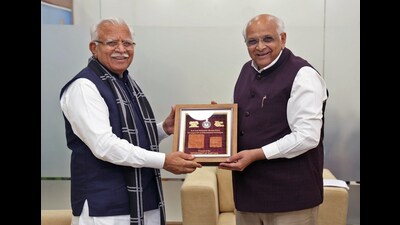 Gujarat chief minister Bhupendra Patel meets with Haryana CM Manohar Lal Khattar on the sidelines of the Vibrant Gujarat Global Summit 2024 in Gandhinagar on Thursday. (ANI)