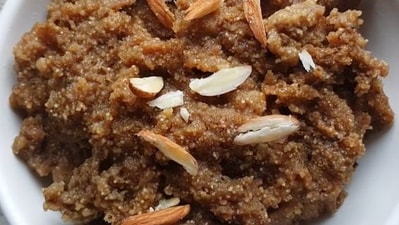 Gur ka Halwa: Gur ka halwa is a sweet pudding made from jaggery (gur), semolina (sooji), ghee (clarified butter), and nuts. (Pinterest) Gur ka Halwa: Gur ka halwa is a sweet pudding made from jaggery (gur), semolina (sooji), ghee (clarified butter), and nuts. (Pinterest)
