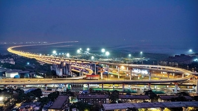 A night view of the MTHL- Mumbai Trans Harbour Link Road. (Satish Bate/ Hindustan Times) A night view of the MTHL- Mumbai Trans Harbour Link Road. (Satish Bate/ Hindustan Times)