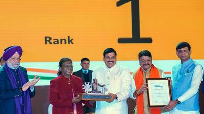 President Droupadi Murmu presents the ‘All India Clean City - Rank 1’ award to Indore, Madhya Pradesh. (PTI photo) President Droupadi Murmu presents the ‘All India Clean City - Rank 1’ award to Indore, Madhya Pradesh. (PTI photo)