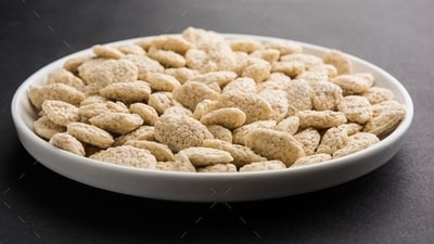 Gur ki gajak: Gajak is a sweet made from sesame seeds or peanuts and jaggery (gur). The jaggery is melted and mixed with the seeds to form a brittle, sweet snack. (Pinterest) Gur ki gajak: Gajak is a sweet made from sesame seeds or peanuts and jaggery (gur). The jaggery is melted and mixed with the seeds to form a brittle, sweet snack. (Pinterest)