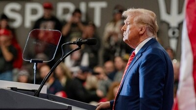 FILE PHOTO: Former U.S. President and Republican presidential candidate Donald Trump campaigns, in Clinton, Iowa, U.S., January 6, 2024. REUTERS/Cheney Orr/File Photo (REUTERS)