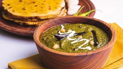 Sarson ka saag with makki ki roti: This classic Punjabi dish is made with mustard greens (sarson) and served with maize flour flatbread (makki ki roti). (File Photo (Shutterstock)) Sarson ka saag with makki ki roti: This classic Punjabi dish is made with mustard greens (sarson) and served with maize flour flatbread (makki ki roti). (File Photo (Shutterstock))
