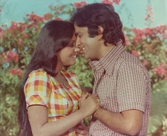 Neetu and Shashi Kapoor in Deewar (Pinterest) Neetu and Shashi Kapoor in Deewar (Pinterest)