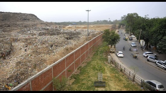 Chandigarh failed to make it to the top three primarily due to inadequate remediation of legacy waste at the Dadumajra landfill. (HT Photo)