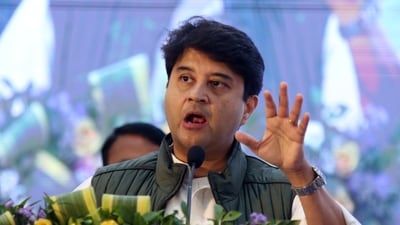 Scindia speaking at the formal function of AAR-Indamer while inaugurating the  MRO in Nagpur on Friday (Sunny Shende/HT)