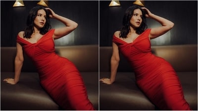 Assisted by fashion stylist Chandani Mehta, Sunny accessorised her look with a quirky gold chain necklace, multiple statement rings adorning her fingers and a pair of transparent high heels to complete her glam look. (Instagram/@sunnyleone) Assisted by fashion stylist Chandani Mehta, Sunny accessorised her look with a quirky gold chain necklace, multiple statement rings adorning her fingers and a pair of transparent high heels to complete her glam look. (Instagram/@sunnyleone)