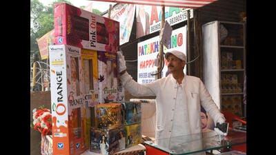There is both excitement and demand for crackers in the market. (DEEPAK GUPTA/ HT FILE PHOTO) There is both excitement and demand for crackers in the market. (DEEPAK GUPTA/ HT FILE PHOTO)