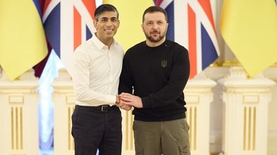 Ukrainian President Volodymyr Zelensky (R) and Britain's Prime Minister Rishi Sunak shake hands at the end of a press conference. (AFP) Ukrainian President Volodymyr Zelensky (R) and Britain's Prime Minister Rishi Sunak shake hands at the end of a press conference. (AFP)