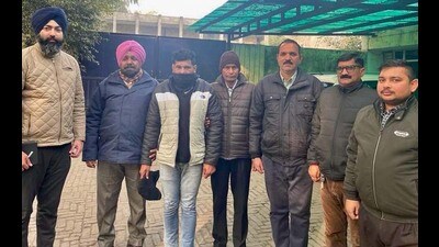 VB nabs patwari’s aide for accepting  ₹6,000 bribe in Ludhiana