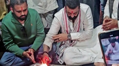 Actor Sanjay Dutt offered prayers at Vishnupad Temple in Gaya. (ANI Photo) (ANI Pic Service) Actor Sanjay Dutt offered prayers at Vishnupad Temple in Gaya. (ANI Photo) (ANI Pic Service)