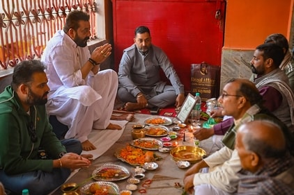 Actor Sanjay Dutt performs pind daan rituals, in Gaya. (PTI Photo) (PTI) Actor Sanjay Dutt performs pind daan rituals, in Gaya. (PTI Photo) (PTI)
