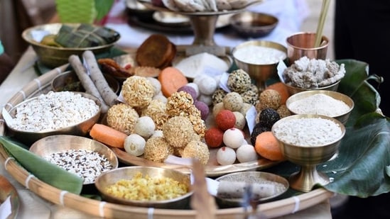 Consuming sweets made from sesame seeds and jaggery is a significant part of Makar Sankranti celebrations. These foods are considered auspicious and are believed to provide warmth and energy during the winter season.&nbsp;(File Photo)