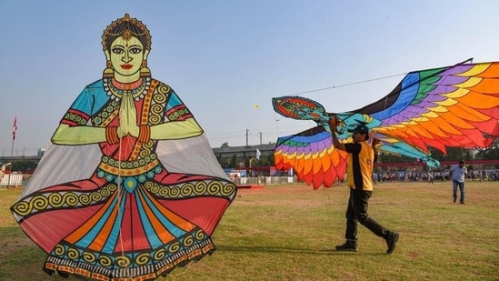 One of the most popular traditions associated with Makar Sankranti is kite flying. In many parts of India, especially in Gujarat and Rajasthan, people engage in kite flying competitions and celebrations.&nbsp;(PTI)