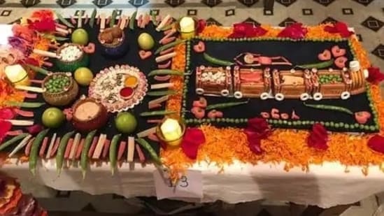 The festival is celebrated with various regional customs and rituals. In addition to kite flying, people take ritual baths in rivers like the Ganges and donate food, clothes, and other essentials to the needy.&nbsp;(File Photo)
