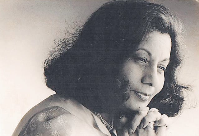 “Athaiya’s first film was with Kamini Kaushal in Aas (1952). Next, she went to Ajanta as an artist to study technical architecture. The costumes in Amrapali (1966), which were inspired by Ajanta’s cave paintings, became so popular that she recreated them for different characters and films. One example was Rekha costume in Sawan Bhadon (1970). “ (HT Photo) “Athaiya’s first film was with Kamini Kaushal in Aas (1952). Next, she went to Ajanta as an artist to study technical architecture. The costumes in Amrapali (1966), which were inspired by Ajanta’s cave paintings, became so popular that she recreated them for different characters and films. One example was Rekha costume in Sawan Bhadon (1970). “ (HT Photo)