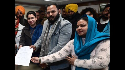 AAP candidates Kuldeep Dhalor (mayor’s post), Neha Musavat (senior deputy mayor’s post) and Poonam Kumar (deputy mayor’s post) filing their nominations in Chandigarh on Saturday. (Ravi Kumar/HT) AAP candidates Kuldeep Dhalor (mayor’s post), Neha Musavat (senior deputy mayor’s post) and Poonam Kumar (deputy mayor’s post) filing their nominations in Chandigarh on Saturday. (Ravi Kumar/HT)
