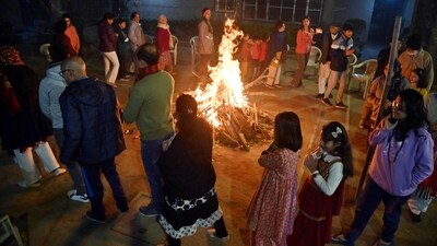 In New Delhi, people gather around a bonfire, reveling in the festivities of the Lohri festival on Saturday. (ANI)