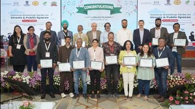 Dignitaries during the two-day seminar was jointly organised by the Union Ministry of Housing Affairs and Urban Development in tandem with Smart Cities Mission and Pimpri-Chinchwad Smart City. (HT PHOTO)