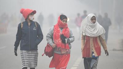 It is expected that both the minimum and maximum temperature will further drop within the next 24 hours, leading to cold-wave like conditions in parts of Delhi-NCR, said private weather channel Skymet. (Sunil Ghish/HT Photo) It is expected that both the minimum and maximum temperature will further drop within the next 24 hours, leading to cold-wave like conditions in parts of Delhi-NCR, said private weather channel Skymet. (Sunil Ghish/HT Photo)
