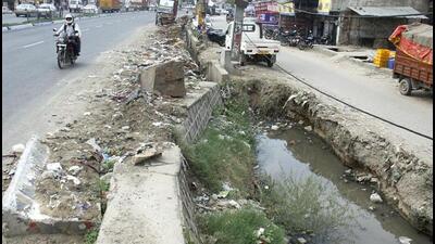 MCM will take strict action against individuals or private agencies involved in sanitation in different zones for any laxity or negligence in work, said officials. (HT Archive) MCM will take strict action against individuals or private agencies involved in sanitation in different zones for any laxity or negligence in work, said officials. (HT Archive)