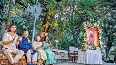 Mumbai, India - Jan. 13, 2024: On the occasion of the birth anniversary of the legendary santoor maestro Padma Vibhuhshan Pandit Shivkumar Sharma, Bandra Palli Hill park named after ‘Padma Vibhushan Pandit Shivkumar Sharma Udyan’ and dedicated to citizens of Mumbai on January 13, 2024. Legendary flute maestro Pandit Hariprasad Chaurasia, family members like Manorama Sharma ( wife of Late Pt Shiv kumar sharma ) son Rahul sharma’s wife Barkha sharma & son Abhinav Sharma and elder brother Rohit Sharma , Mumbai BJP chief Ashish Shelar and corporator Swapna Mhatre graced the function organised to inaugurate ‘Padma Vibhushan Pandit Shivkumar Sharma Udyan’ at Bandra West in Mumbai, India, on Saturday, January 13, 2024. (Photo by Satish Bate/ Hindustan Times) (Hindustan Times) Mumbai, India - Jan. 13, 2024: On the occasion of the birth anniversary of the legendary santoor maestro Padma Vibhuhshan Pandit Shivkumar Sharma, Bandra Palli Hill park named after ‘Padma Vibhushan Pandit Shivkumar Sharma Udyan’ and dedicated to citizens of Mumbai on January 13, 2024. Legendary flute maestro Pandit Hariprasad Chaurasia, family members like Manorama Sharma ( wife of Late Pt Shiv kumar sharma ) son Rahul sharma’s wife Barkha sharma & son Abhinav Sharma and elder brother Rohit Sharma , Mumbai BJP chief Ashish Shelar and corporator Swapna Mhatre graced the function organised to inaugurate ‘Padma Vibhushan Pandit Shivkumar Sharma Udyan’ at Bandra West in Mumbai, India, on Saturday, January 13, 2024. (Photo by Satish Bate/ Hindustan Times) (Hindustan Times)