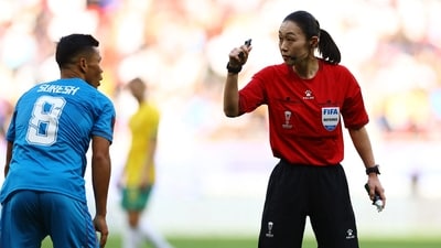 Referee Yamashita Yoshimi reacts towards India's Suresh Singh at Asian Cup 2023 (REUTERS)