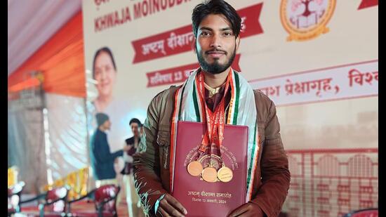 Shadab Alam, who got the coveted Khwaja Moinuddin Chishti gold medal, showing the three medals he won. (Sourced)