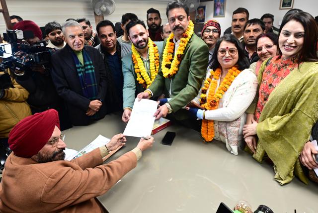 Congress candidates Jasbir Singh Bunty, Gurpreet Singh Gabi, Nirmala Devi filling their nominations for the posts of mayor, senior deputy mayor and deputy mayor posts, respectively, in Chandigarh on Saturday. (Ravi Kumar/HT) Congress candidates Jasbir Singh Bunty, Gurpreet Singh Gabi, Nirmala Devi filling their nominations for the posts of mayor, senior deputy mayor and deputy mayor posts, respectively, in Chandigarh on Saturday. (Ravi Kumar/HT)