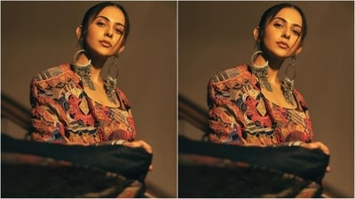 With the help of make-up artist Salim Sayed, Rakul got decked up in nude eyeshadow, mascaraed lashes, winged eyeliner, darkened brows, dewy base, contoured cheeks and a shade of nude lipstick. (Instagram/@rakulpreet)