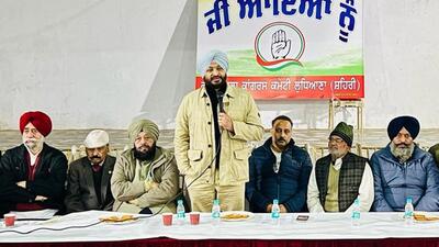 Congress’ Member Parliament Ravneet Bittu addressing meeting of party leaders in Model Town, Ludhiana. (HT Photo) Congress’ Member Parliament Ravneet Bittu addressing meeting of party leaders in Model Town, Ludhiana. (HT Photo)
