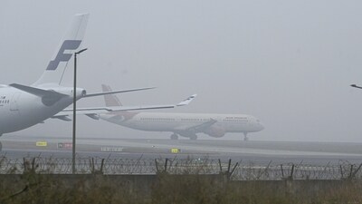 Fog engulfs the Delhi Airport as flights get ready to take off. (Hindustan Times) Fog engulfs the Delhi Airport as flights get ready to take off. (Hindustan Times)