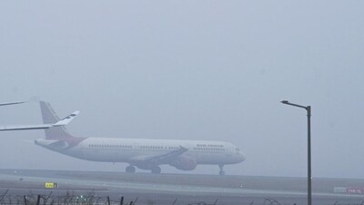 Visibility at Indira Gandhi International Airport was nearly zero between 4 am and 10 am on Sunday, according to sources quoted by PTI. (File) (Vipin Kumar/HT Photo) Visibility at Indira Gandhi International Airport was nearly zero between 4 am and 10 am on Sunday, according to sources quoted by PTI. (File) (Vipin Kumar/HT Photo)