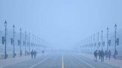 On Sunday, Delhi recorded dense fog for more than seven hours — between 3am and 10.30am. (Sanchit Khanna/HT Photo) On Sunday, Delhi recorded dense fog for more than seven hours — between 3am and 10.30am. (Sanchit Khanna/HT Photo)