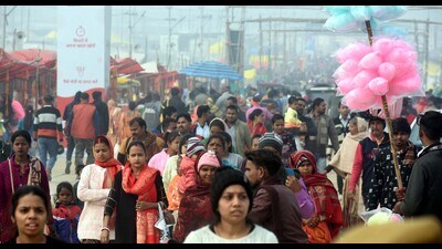 Pilgrims arriving in Magh Mela site in Prayagraj on Jan 14. (Anil K Maurya/HT) Pilgrims arriving in Magh Mela site in Prayagraj on Jan 14. (Anil K Maurya/HT)