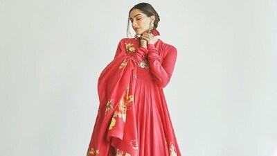 Sonam Kapoor celebrated the auspicious festival of Makar Sankranti by sharing pictures of herself dressed in a beauteous anarkali set on Instagram. "Makar Sankranti ki shubh kamnayein! Congratulations on Lohri, dhol di dhadak, mithaas di baarish, Lohri di aayi hai taiyaari," she captioned the post. The pictures show Sonam wearing a red floral printed anarkali and posing like a dream while holding a rose in her hands. (Instagram) Sonam Kapoor celebrated the auspicious festival of Makar Sankranti by sharing pictures of herself dressed in a beauteous anarkali set on Instagram. "Makar Sankranti ki shubh kamnayein! Congratulations on Lohri, dhol di dhadak, mithaas di baarish, Lohri di aayi hai taiyaari," she captioned the post. The pictures show Sonam wearing a red floral printed anarkali and posing like a dream while holding a rose in her hands. (Instagram)