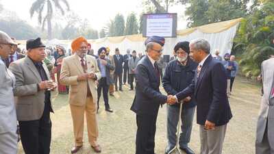 Western Command general officer commanding-in-chief Lt Gen Manoj Kumar Katiyar (right) interacting with veterans during Veterans Day function in Chandimandir. (HT Photo) Western Command general officer commanding-in-chief Lt Gen Manoj Kumar Katiyar (right) interacting with veterans during Veterans Day function in Chandimandir. (HT Photo)