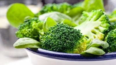 8. Collard green - These are a part of the cruciferous vegetable family and include; kale, rutabaga, brussels, broccoli, sprouts, cabbage, turnips, etc. They provide a lot of nutrients at low calories and are known to lower the blood glucose level in patients with type 1 diabetes and stabilize the lipids, insulin and blood glucose level in type 2 diabetics. (Shutterstock) 8. Collard green - These are a part of the cruciferous vegetable family and include; kale, rutabaga, brussels, broccoli, sprouts, cabbage, turnips, etc. They provide a lot of nutrients at low calories and are known to lower the blood glucose level in patients with type 1 diabetes and stabilize the lipids, insulin and blood glucose level in type 2 diabetics. (Shutterstock)